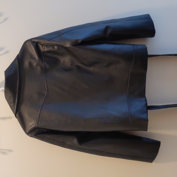 Leather biker jacket with belt - Picture 3 of 4